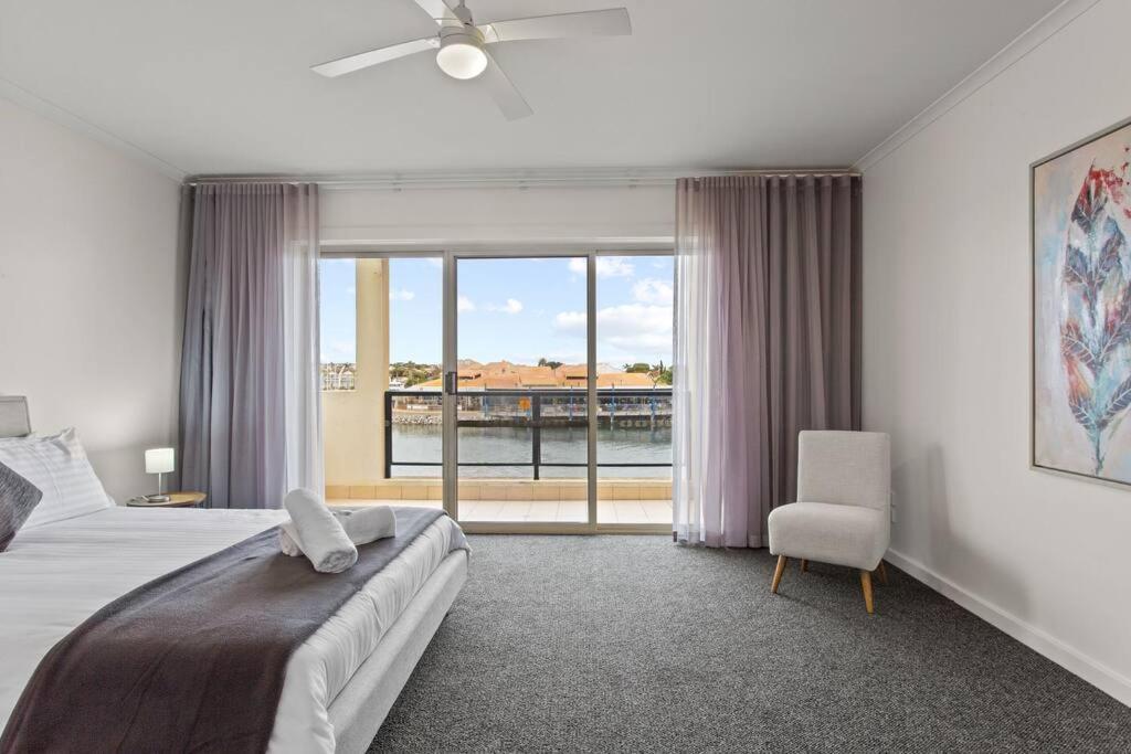Ferienwohnung Waterfront Townhouse - Picturesque Marina Views Port Lincoln Exterior foto