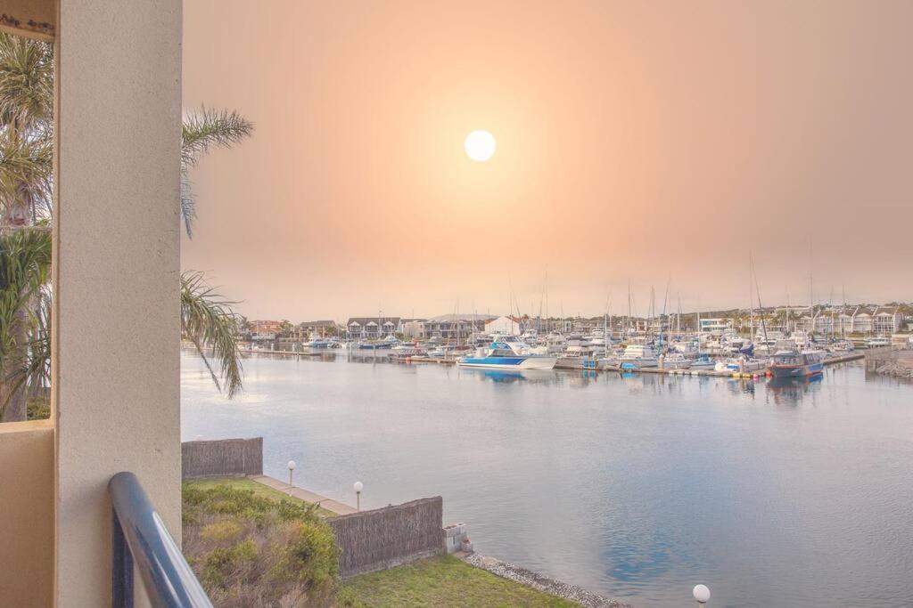 Ferienwohnung Waterfront Townhouse - Picturesque Marina Views Port Lincoln Exterior foto